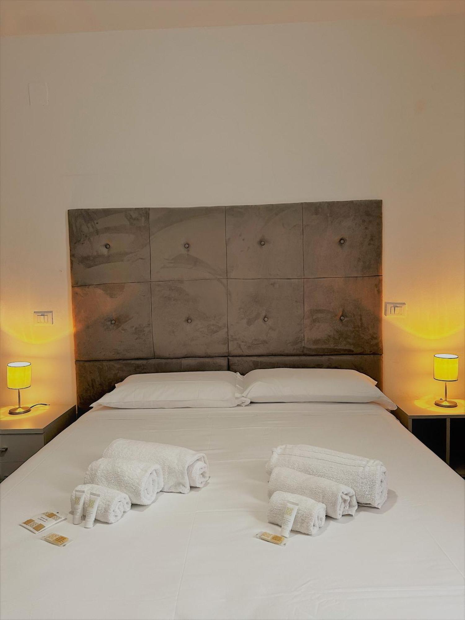 Hotel The Flash - เวนตูรีนา แตร์เม ภายนอก รูปภาพ