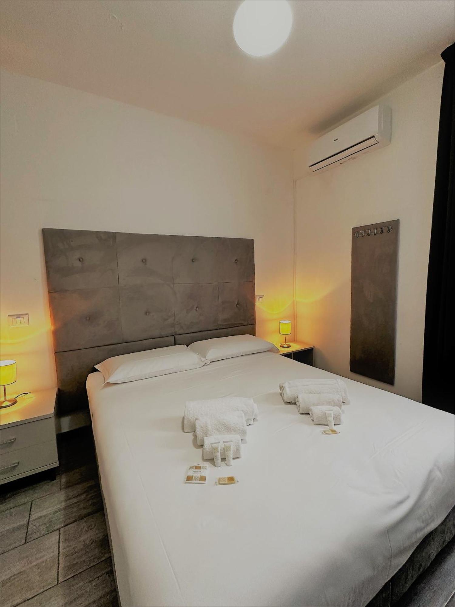 Hotel The Flash - เวนตูรีนา แตร์เม ภายนอก รูปภาพ