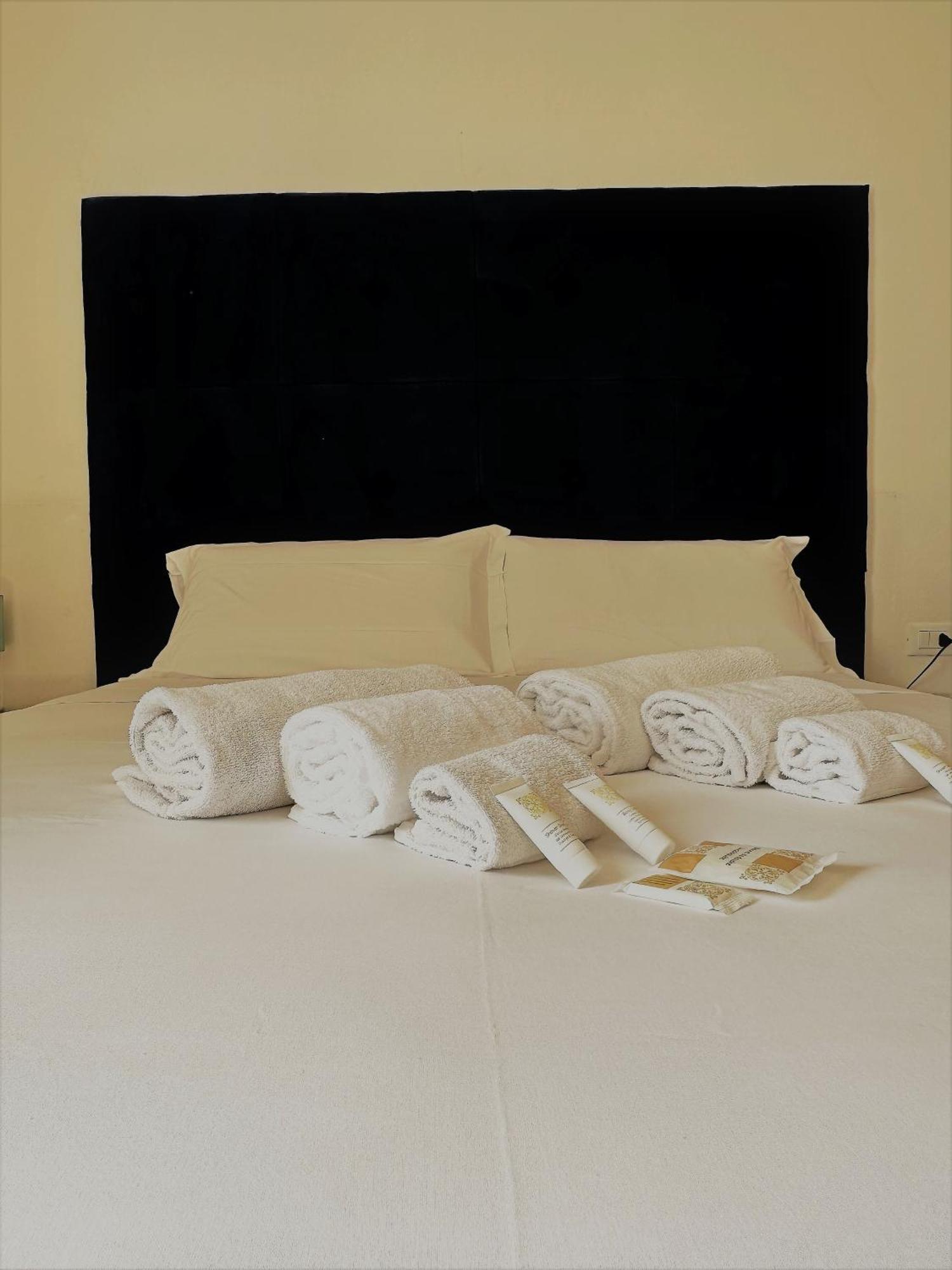 Hotel The Flash - เวนตูรีนา แตร์เม ภายนอก รูปภาพ