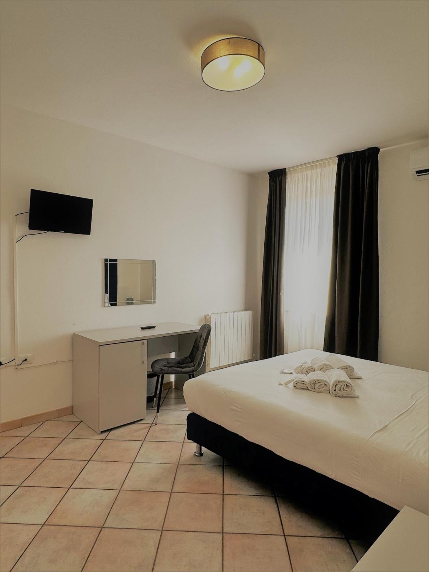 Hotel The Flash - เวนตูรีนา แตร์เม ภายนอก รูปภาพ