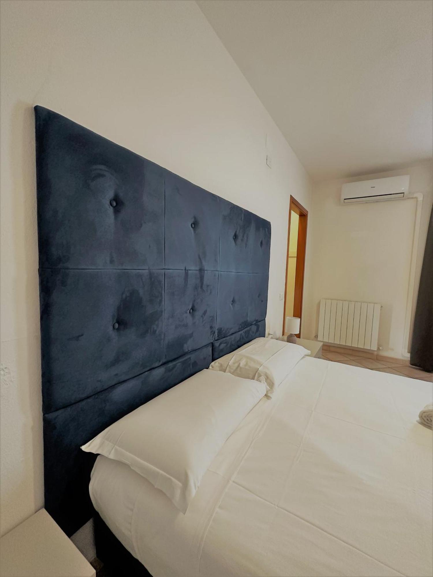 Hotel The Flash - เวนตูรีนา แตร์เม ภายนอก รูปภาพ