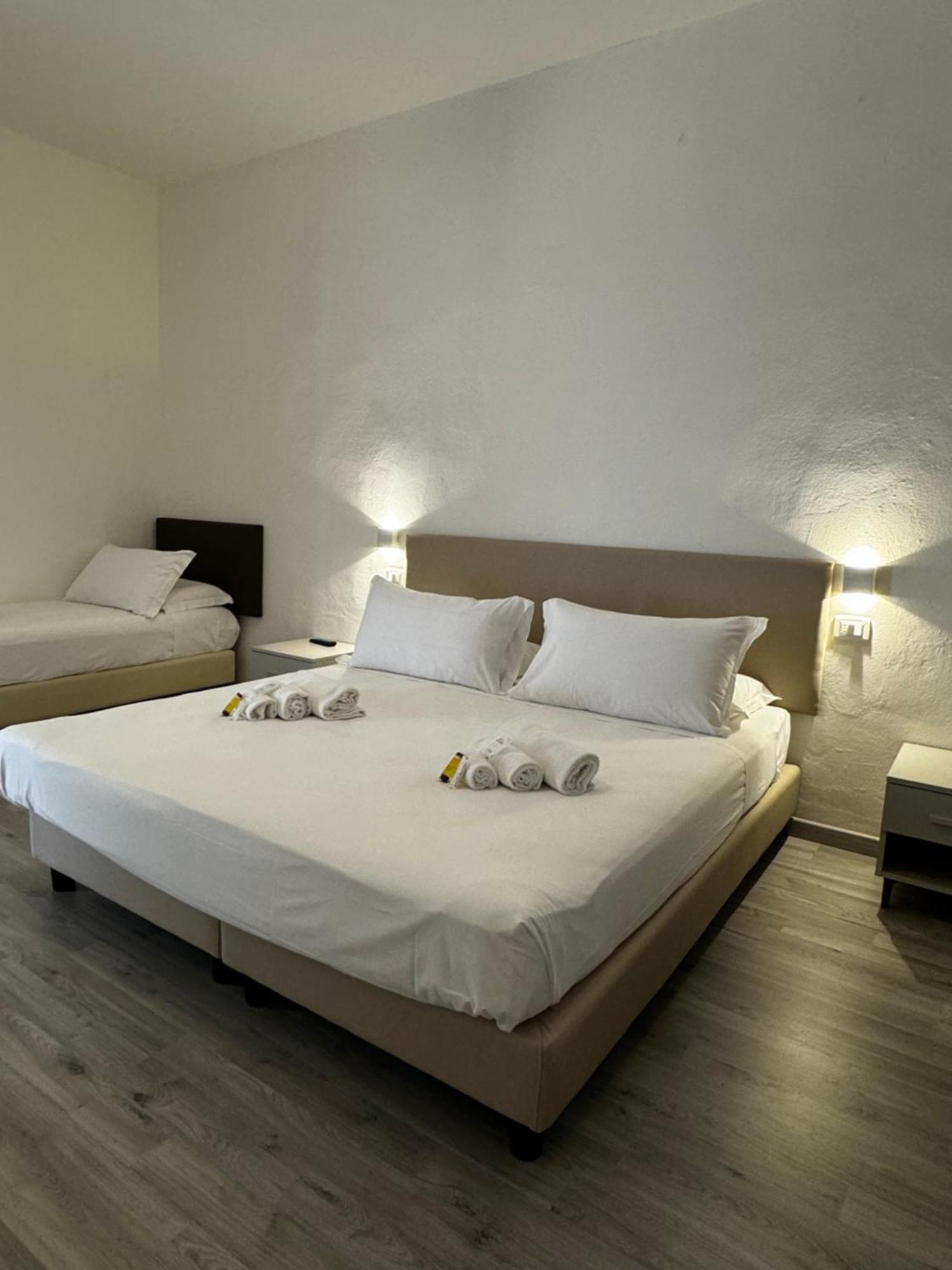 Hotel The Flash - เวนตูรีนา แตร์เม ภายนอก รูปภาพ